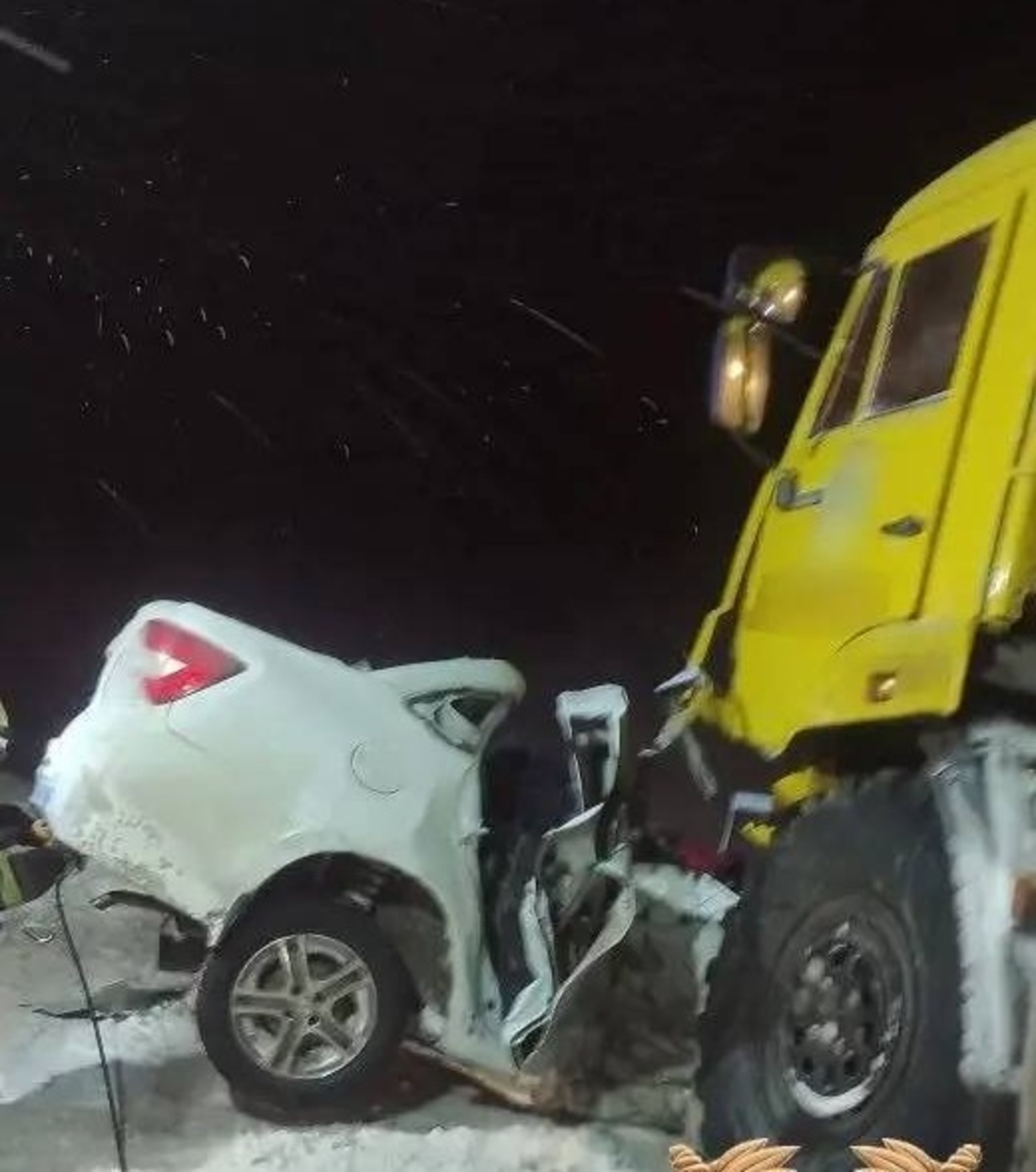 В страшном ДТП с КамАЗом в Башкирии погибли четыре человека