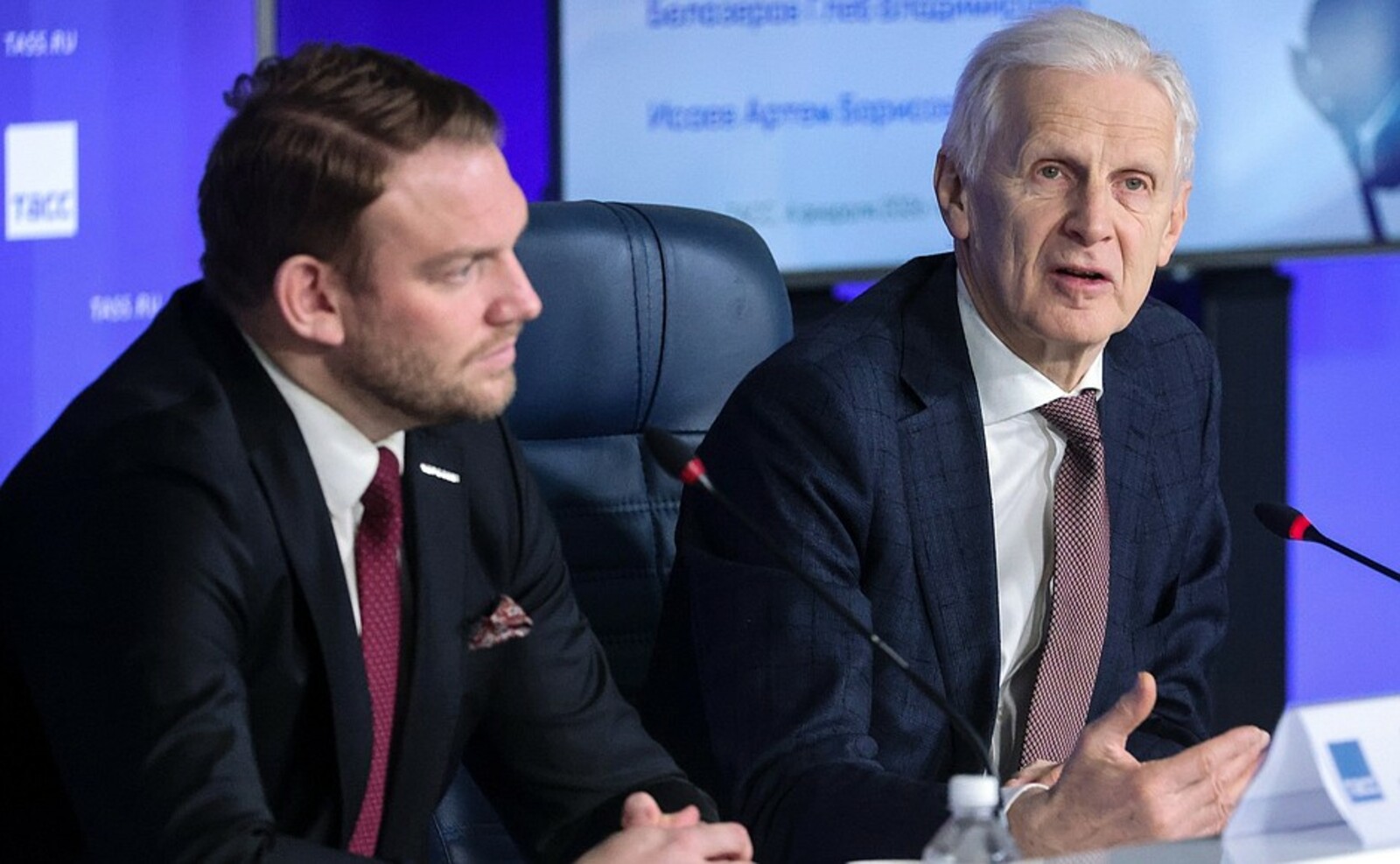 Владимир Путин вручит премии Президента России молодым учёным