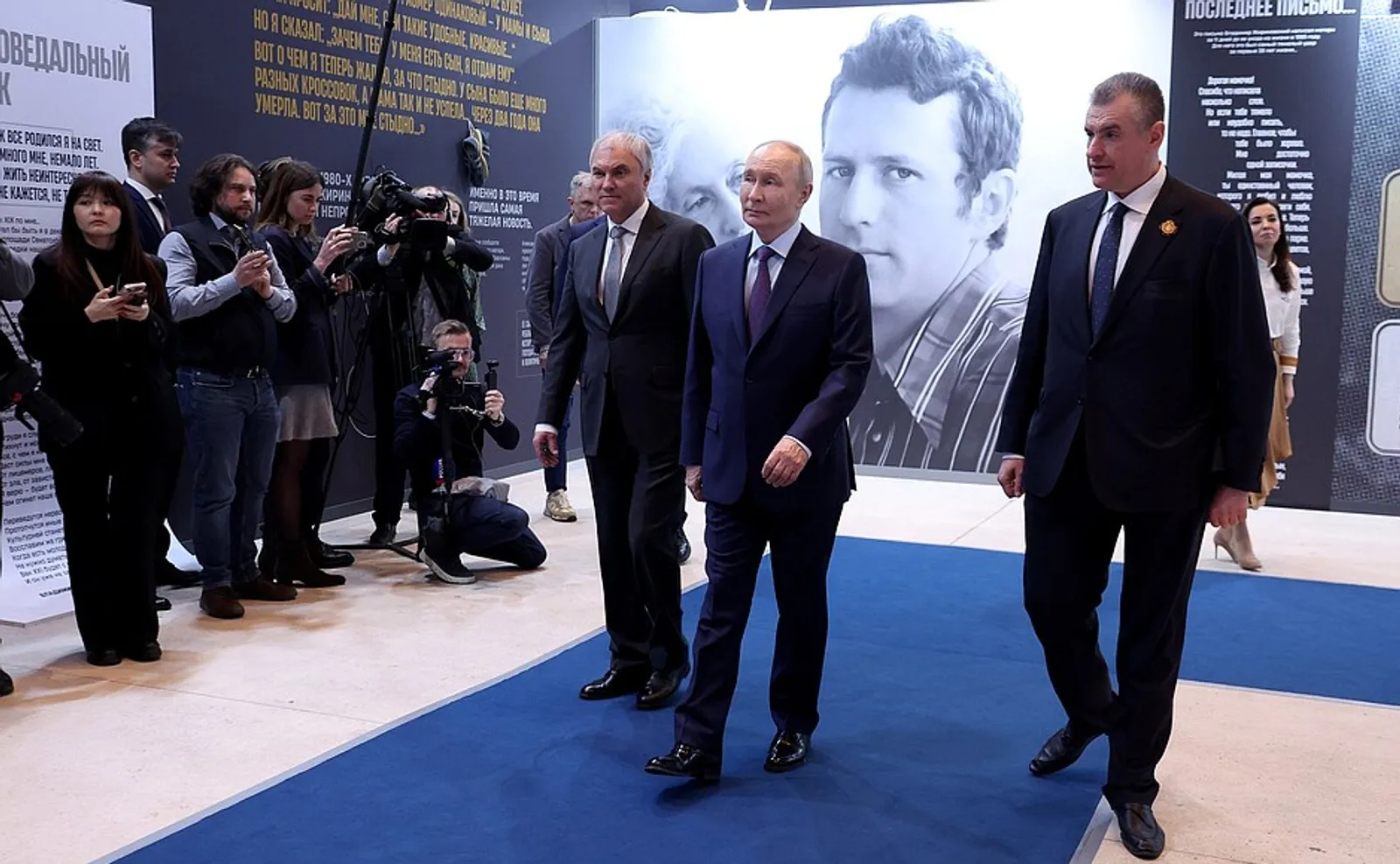 Президент Жириновскийның тууына 80 ел тулуга багышланган күргәзмәдә булды