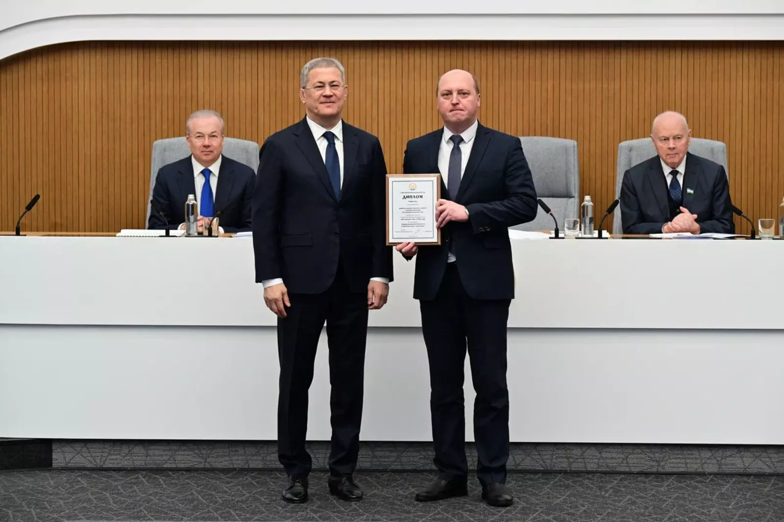 Октябрьский - җиңүче!