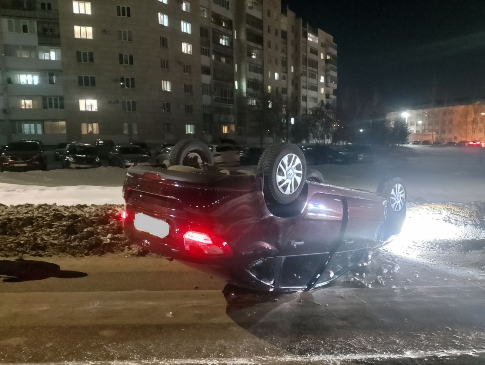 Яшь водитель машинасын аударган