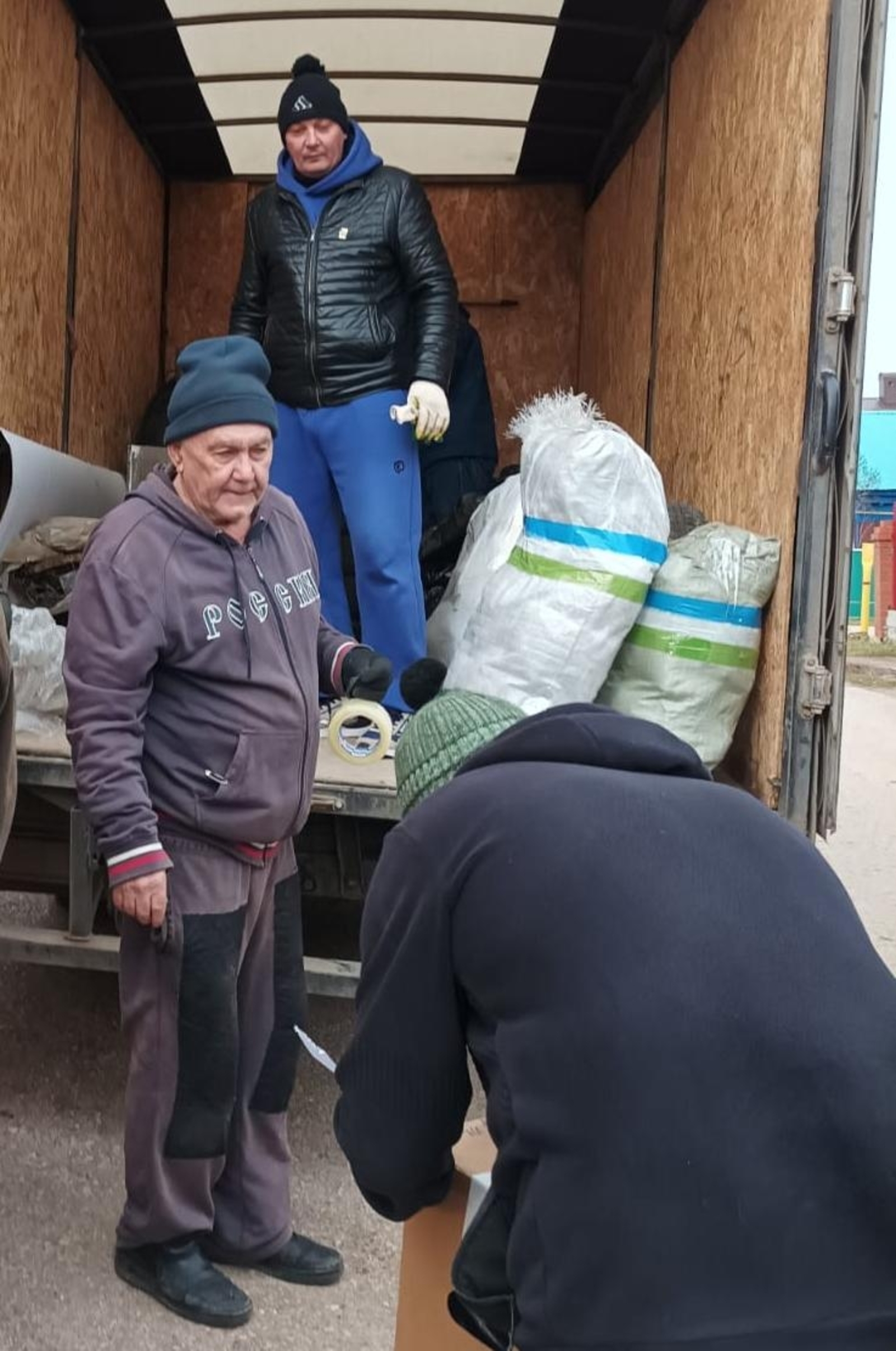 Ветераны боевых действий города Октябрьского собрали гуманитарную помощь бойцам