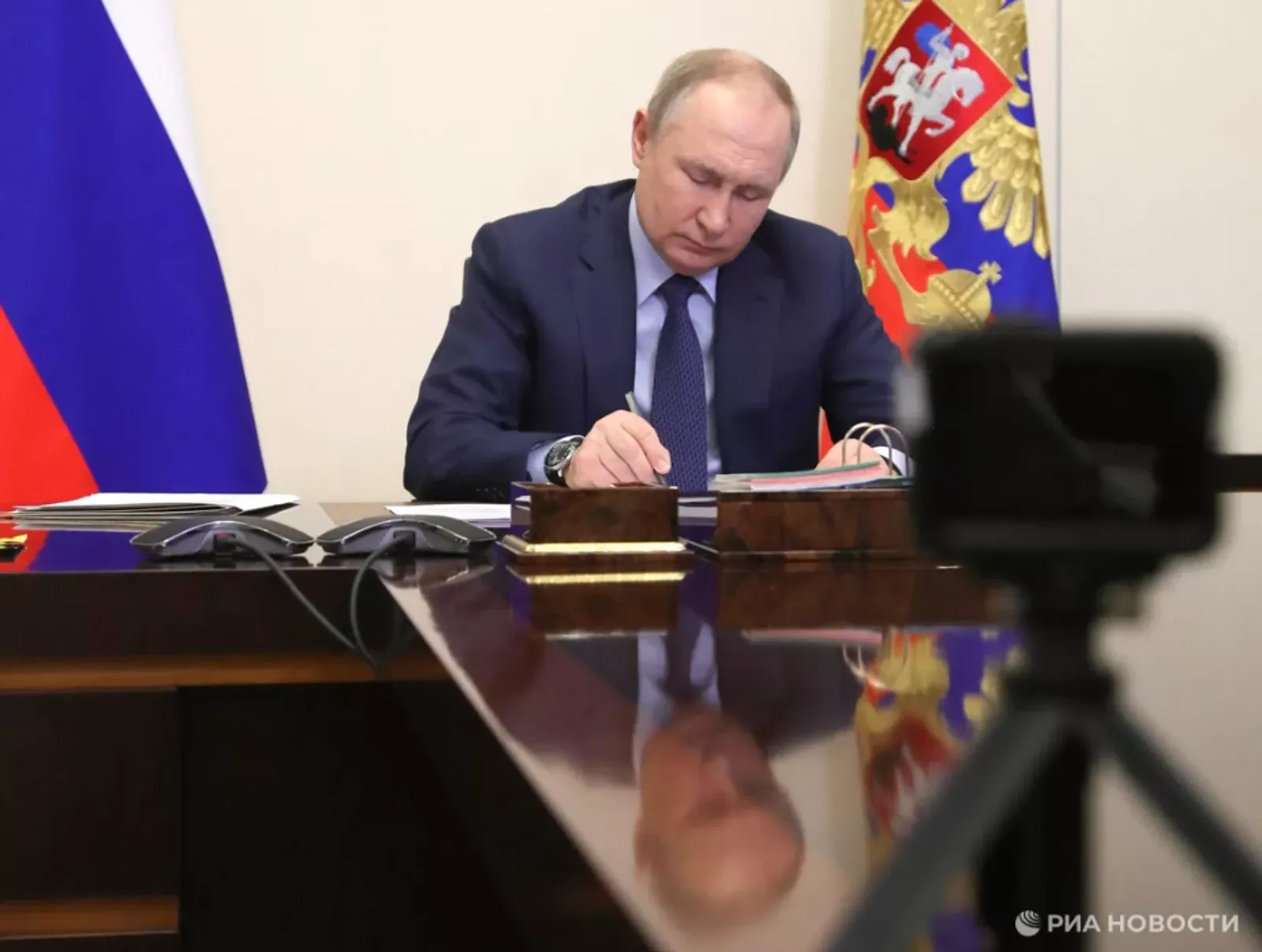 Путин поручил расширить меры поддержки для участников СВО и их семей
