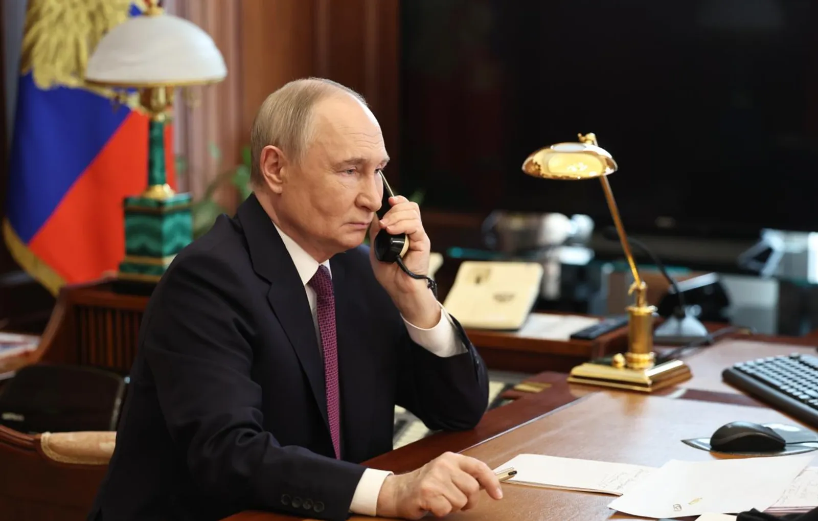 Владимир Путин Бахрейн Короле белән телефоннан сөйләште