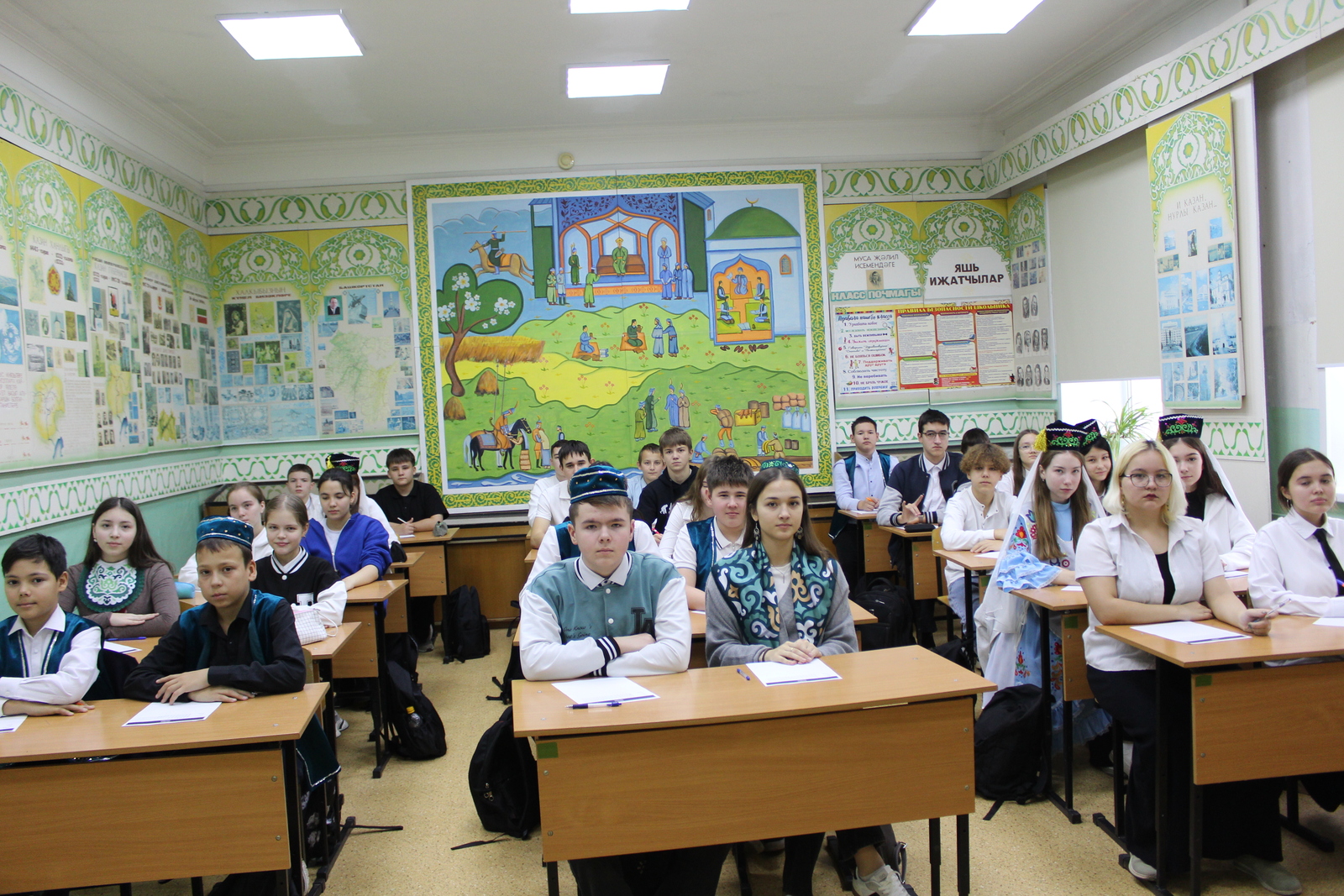 Путин поручил организовать повышение квалификации педагогов в области ИИ