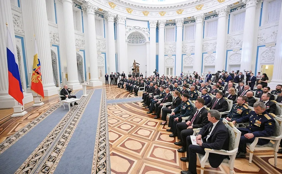Путин встретился с выпускниками первого потока программы «Время героев»